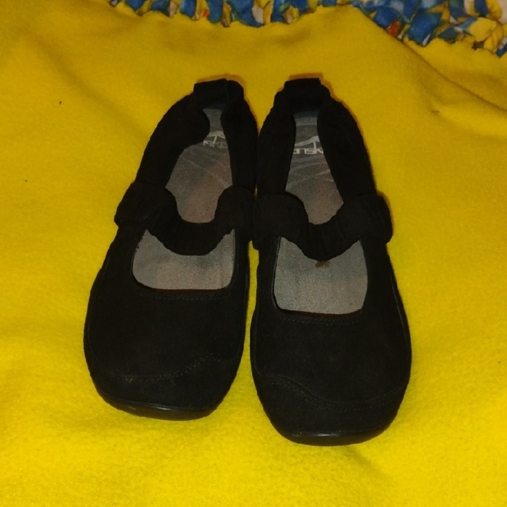 Dansko Black Slippers Minimalist Comfort